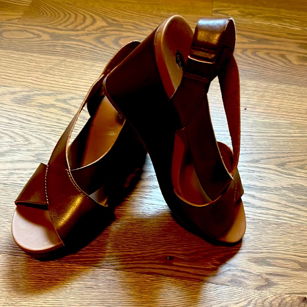 Dr. Scholls tan sandals - Picture 1 of 5